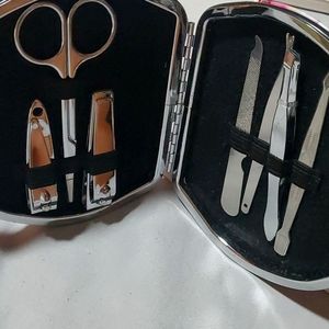 Mini nail kit with clasp